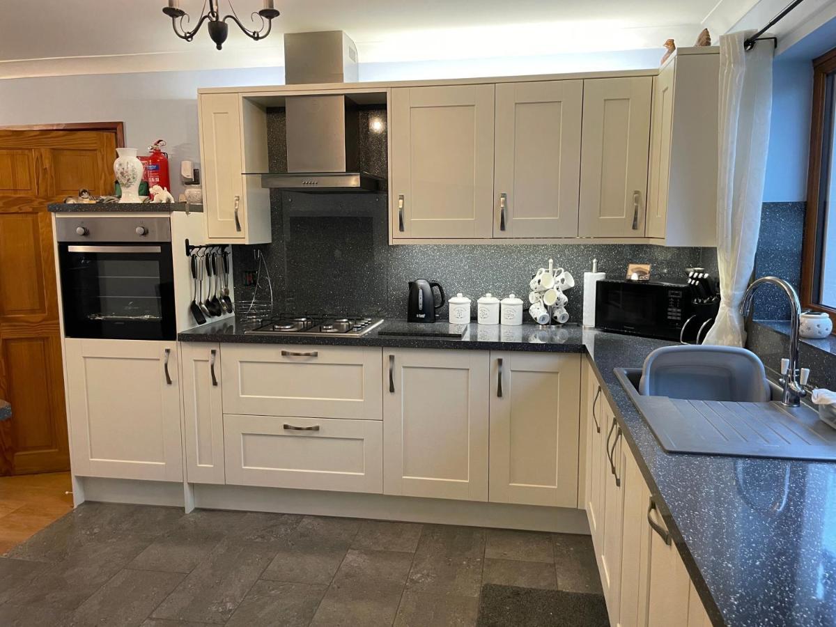 Dyffryn Taf - Spacious 3 Bedroom Bungalow Close To Amenities St Clears Eksteriør bilde